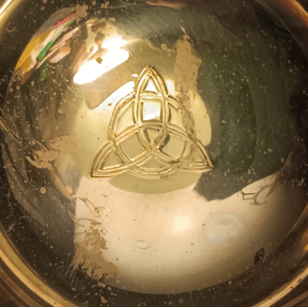 Silver Plated Decorative Bowl with Celtic Knot - Picture 4 of 4